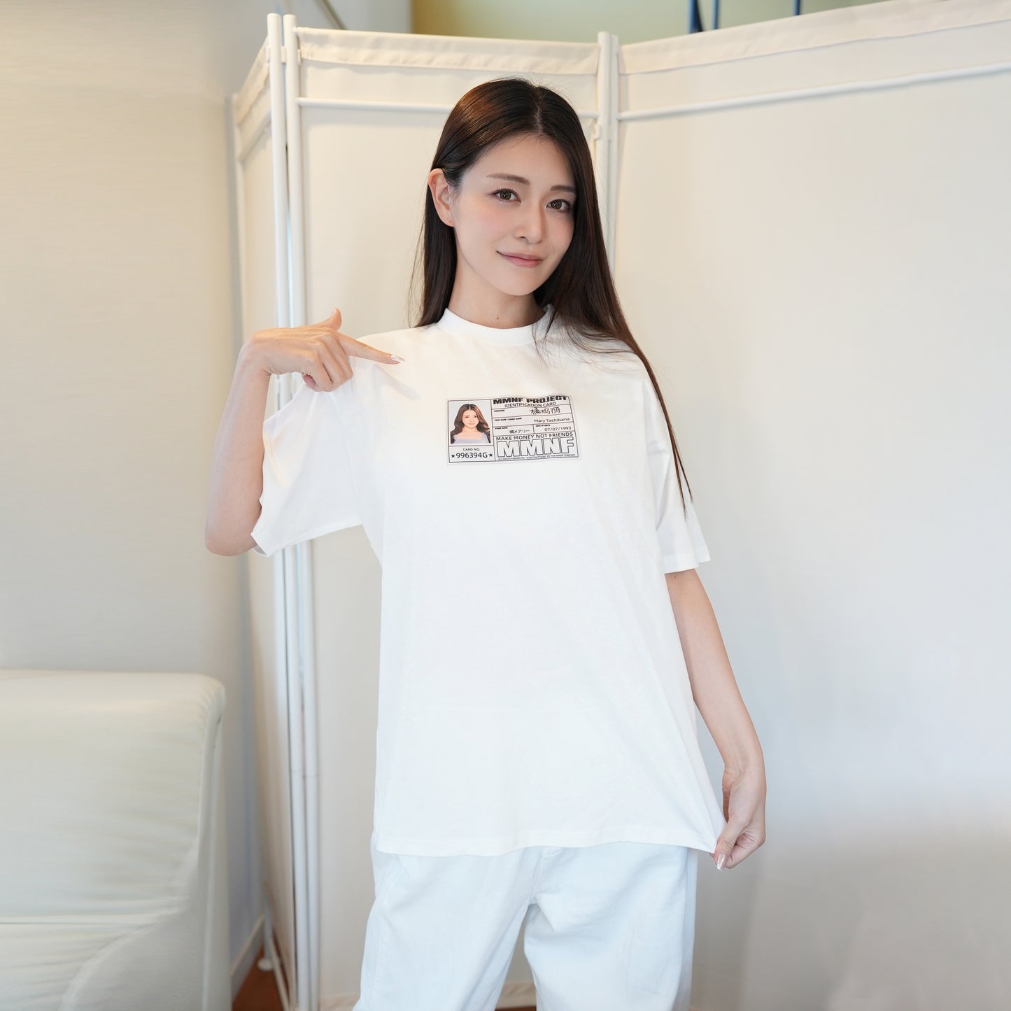 橘瑪麗「Identity card 簽名磁卡」T 恤 限量聯名