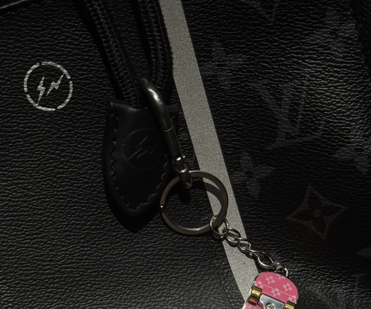 玩偶姐姐「鈦鋼包掛」鑰匙扣 限量發售