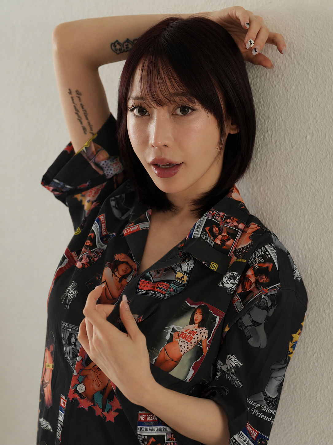 💋限量199套「七瀨召喚術」親簽典藏盒·夏威夷襯衫/唇印照/40張頂級鐳射碎閃卡牌/5張刮刮樂/手寫編號/正版授權