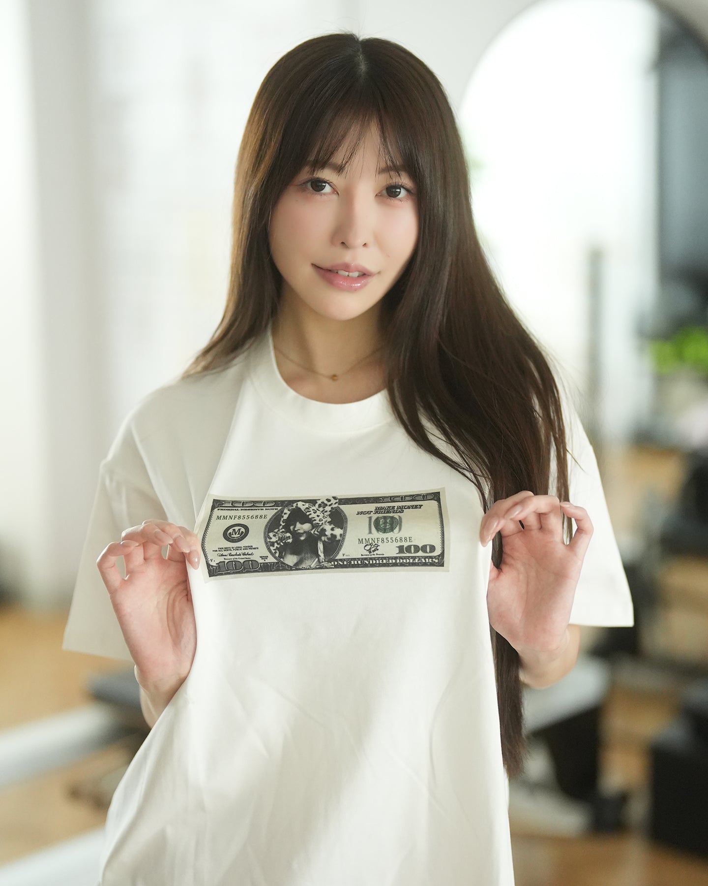 森日向子「八方來財 100 Bucks」美金 T 恤 正版授權 限量聯名