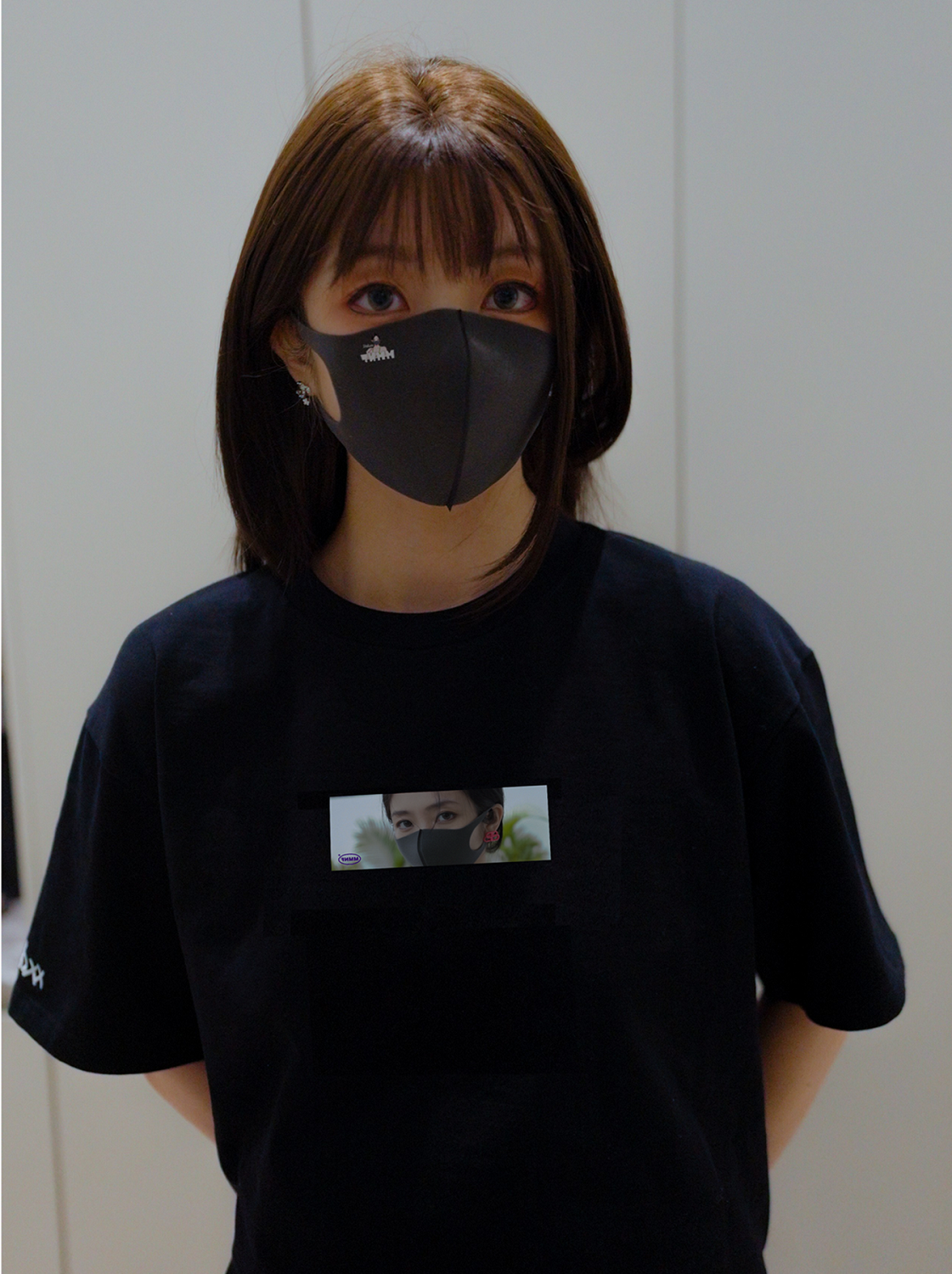 玩偶姐姐「眼神」Box Logo T 恤 限量系列 xxDoll